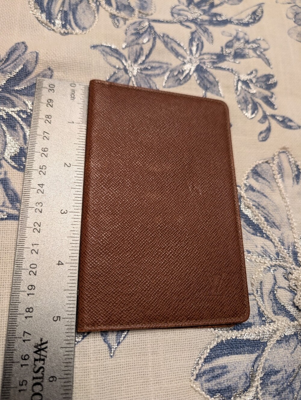 Authentic Vintage Louis Vuitton Taiga Leather ID/Photo Holder In Brown Unisex - Picture 6 of 12